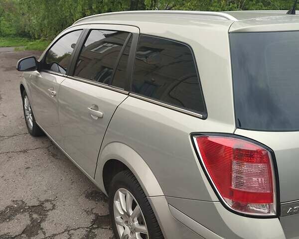 Серый Опель Астра, объемом двигателя 1.6 л и пробегом 199 тыс. км за 5650 $, фото 2 на Automoto.ua