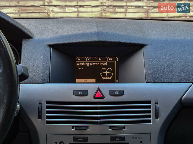 Серый Опель Астра, объемом двигателя 1.6 л и пробегом 210 тыс. км за 5500 $, фото 92 на Automoto.ua