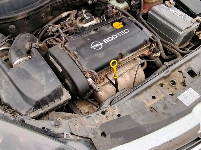 Серый Опель Астра, объемом двигателя 1.8 л и пробегом 222 тыс. км за 3950 $, фото 9 на Automoto.ua