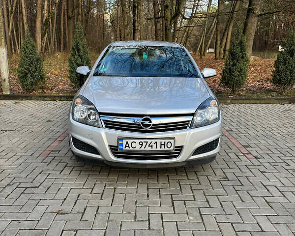 Серый Опель Астра, объемом двигателя 1.6 л и пробегом 260 тыс. км за 4750 $, фото 10 на Automoto.ua