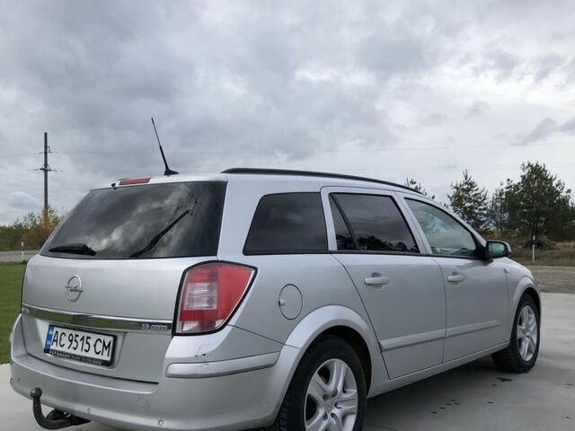 Опель Астра 2009 в Камень-Каширский на Automoto.ua Серый Опель Астра, объемом двигателя 1.9 л и пробегом 300 тыс. км за 5200 $, фото 2 на Automoto.ua
