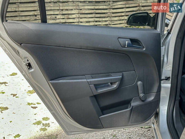 Серый Опель Астра, объемом двигателя 1.6 л и пробегом 210 тыс. км за 5500 $, фото 82 на Automoto.ua