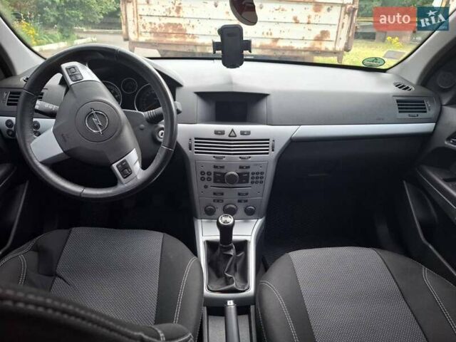 Серый Опель Астра, объемом двигателя 1.6 л и пробегом 189 тыс. км за 5900 $, фото 14 на Automoto.ua