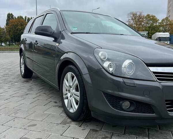 Опель Астра 2009 в Черкассах на Automoto.ua Серый Опель Астра, объемом двигателя 1.6 л и пробегом 259 тыс. км за 6600 $, фото 2 на Automoto.ua