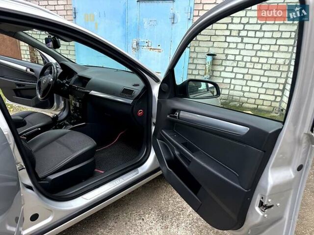 Сірий Опель Астра, об'ємом двигуна 1.7 л та пробігом 304 тис. км за 5800 $, фото 31 на Automoto.ua