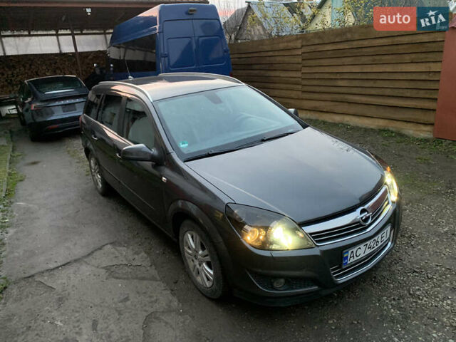 Серый Опель Астра, объемом двигателя 1.69 л и пробегом 294 тыс. км за 5000 $, фото 1 на Automoto.ua