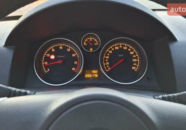 Серый Опель Астра, объемом двигателя 1.6 л и пробегом 208 тыс. км за 5900 $, фото 30 на Automoto.ua