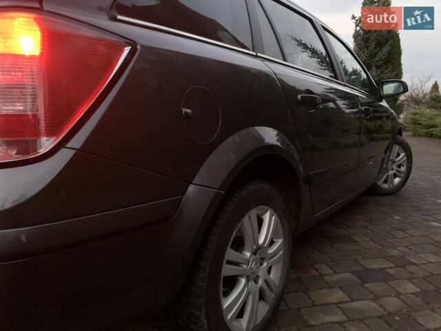 Серый Опель Астра, объемом двигателя 1.69 л и пробегом 294 тыс. км за 5000 $, фото 27 на Automoto.ua