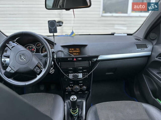 Серый Опель Астра, объемом двигателя 1.69 л и пробегом 300 тыс. км за 5500 $, фото 10 на Automoto.ua