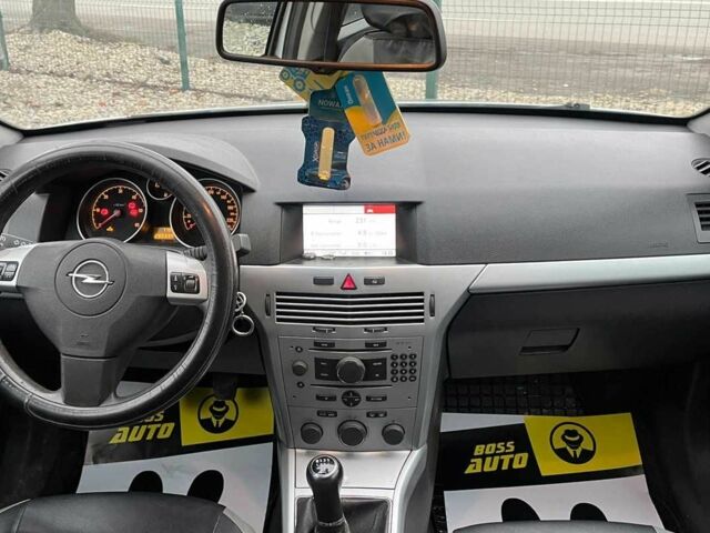 Серый Опель Астра, объемом двигателя 1.7 л и пробегом 300 тыс. км за 6100 $, фото 9 на Automoto.ua