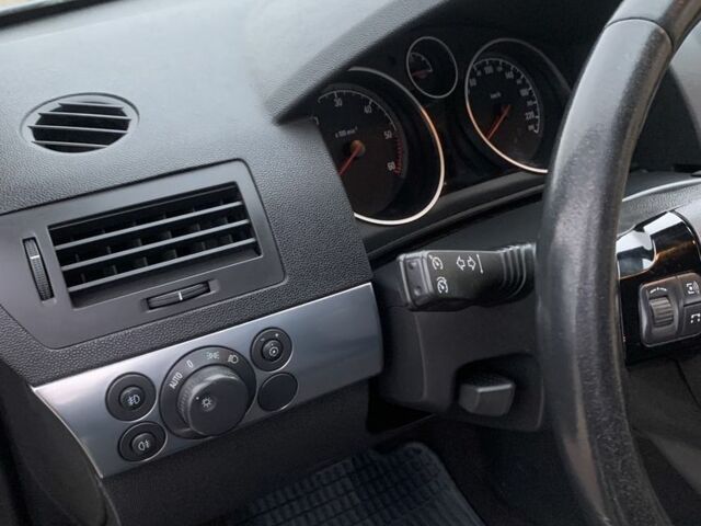 Серый Опель Астра, объемом двигателя 1.9 л и пробегом 297 тыс. км за 5800 $, фото 15 на Automoto.ua