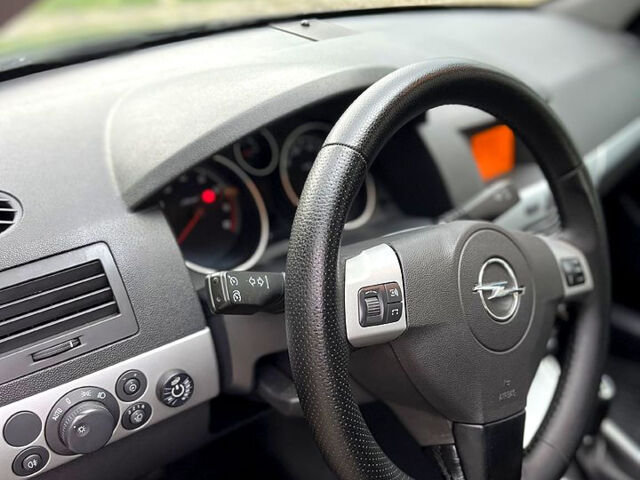 Серый Опель Астра, объемом двигателя 1.6 л и пробегом 253 тыс. км за 5800 $, фото 11 на Automoto.ua