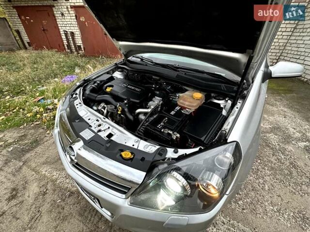 Сірий Опель Астра, об'ємом двигуна 1.7 л та пробігом 304 тис. км за 5800 $, фото 49 на Automoto.ua