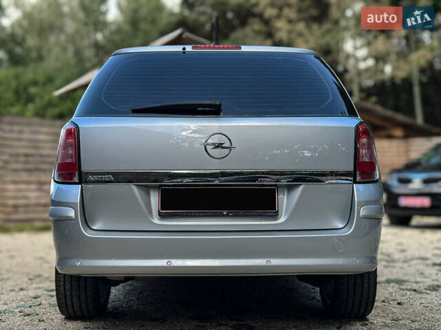 Серый Опель Астра, объемом двигателя 1.6 л и пробегом 210 тыс. км за 5500 $, фото 35 на Automoto.ua