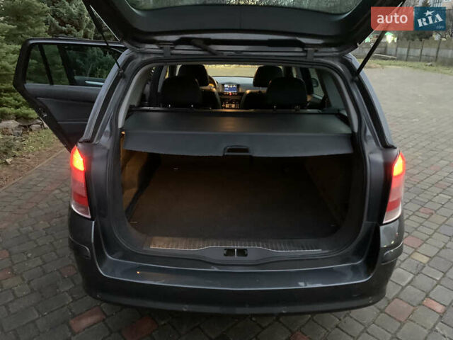 Серый Опель Астра, объемом двигателя 1.69 л и пробегом 294 тыс. км за 5000 $, фото 13 на Automoto.ua