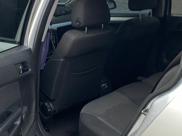 Серый Опель Астра, объемом двигателя 1.7 л и пробегом 281 тыс. км за 4999 $, фото 5 на Automoto.ua