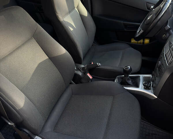 Серый Опель Астра, объемом двигателя 1.6 л и пробегом 260 тыс. км за 4750 $, фото 17 на Automoto.ua