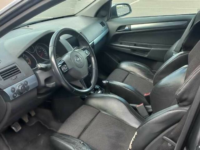 Серый Опель Астра, объемом двигателя 1.7 л и пробегом 320 тыс. км за 4900 $, фото 5 на Automoto.ua