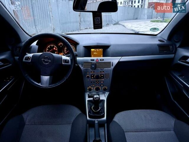 Серый Опель Астра, объемом двигателя 1.69 л и пробегом 252 тыс. км за 4999 $, фото 61 на Automoto.ua