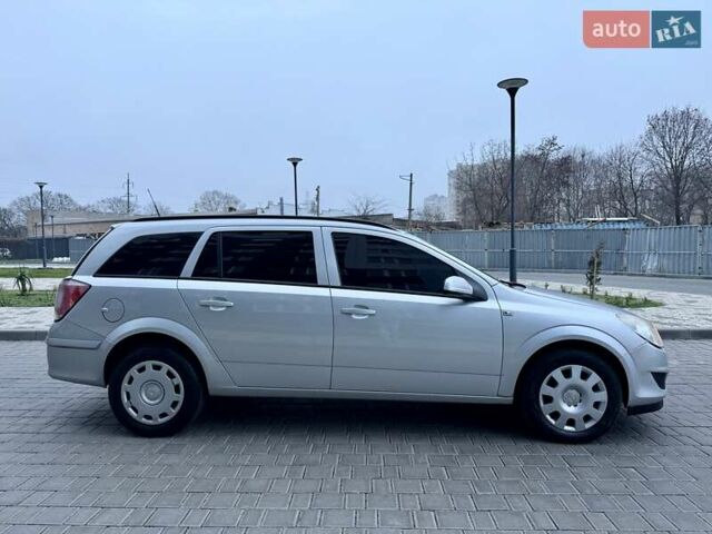 Серый Опель Астра, объемом двигателя 1.69 л и пробегом 252 тыс. км за 4999 $, фото 3 на Automoto.ua