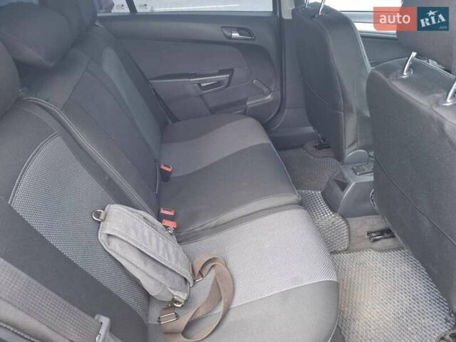 Серый Опель Астра, объемом двигателя 1.6 л и пробегом 189 тыс. км за 5900 $, фото 9 на Automoto.ua