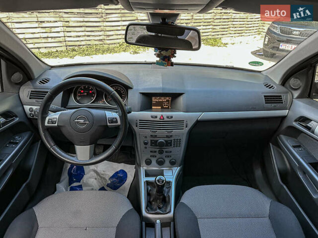 Серый Опель Астра, объемом двигателя 1.6 л и пробегом 210 тыс. км за 5500 $, фото 85 на Automoto.ua