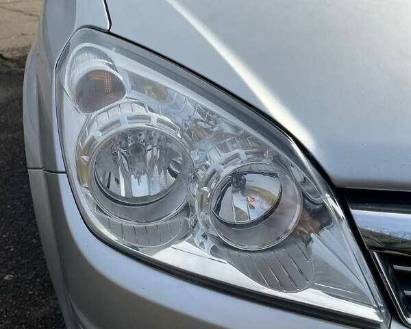 Серый Опель Астра, объемом двигателя 1.7 л и пробегом 250 тыс. км за 5100 $, фото 17 на Automoto.ua