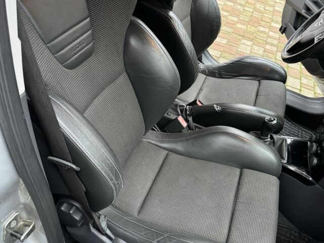 Серый Опель Астра, объемом двигателя 1.9 л и пробегом 220 тыс. км за 6000 $, фото 6 на Automoto.ua