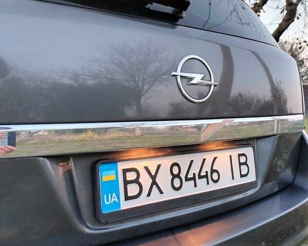 Опель Астра 2009 в Староконстантинов на Automoto.ua Серый Опель Астра, объемом двигателя 1.8 л и пробегом 198 тыс. км за 6099 $, фото 2 на Automoto.ua