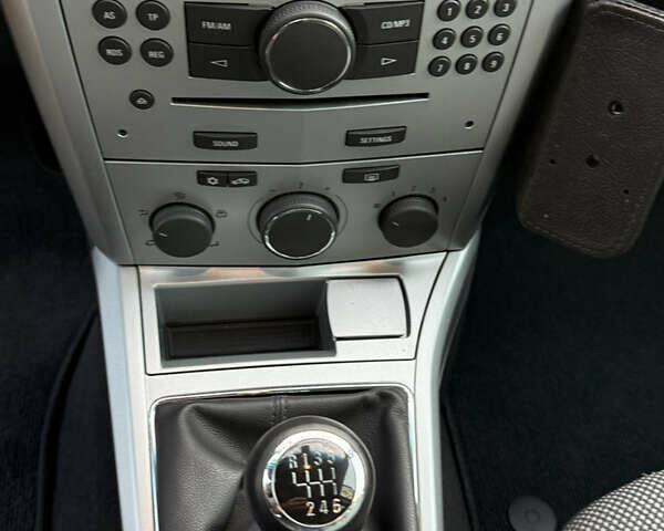 Сірий Опель Астра, об'ємом двигуна 1.7 л та пробігом 254 тис. км за 6800 $, фото 12 на Automoto.ua