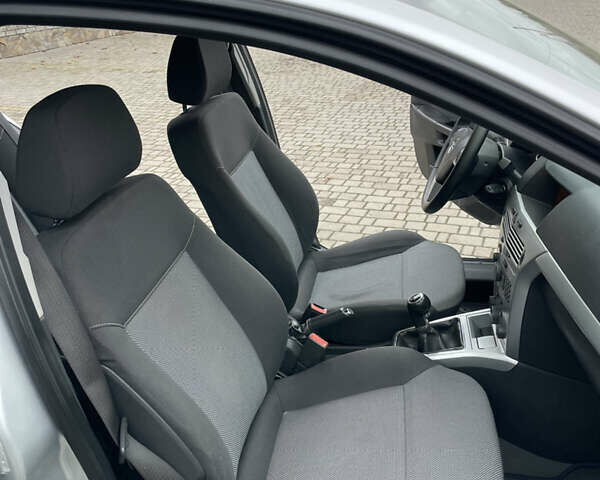 Сірий Опель Астра, об'ємом двигуна 1.6 л та пробігом 206 тис. км за 5600 $, фото 40 на Automoto.ua
