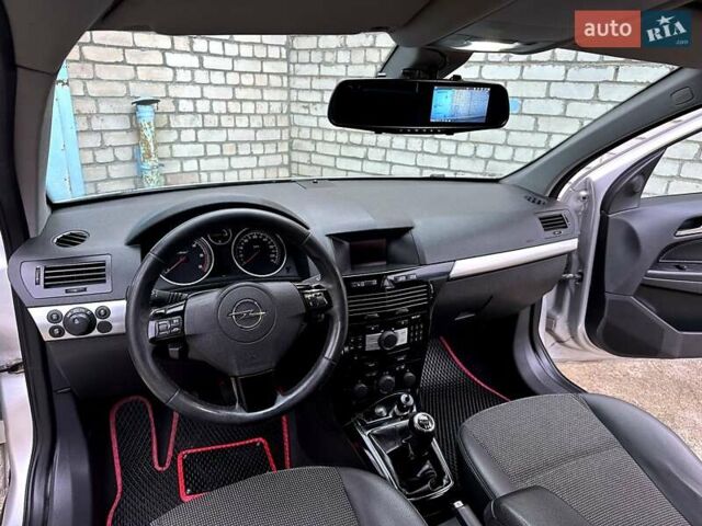 Сірий Опель Астра, об'ємом двигуна 1.7 л та пробігом 304 тис. км за 5800 $, фото 28 на Automoto.ua