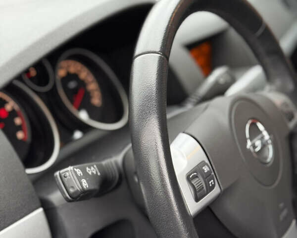 Серый Опель Астра, объемом двигателя 1.4 л и пробегом 199 тыс. км за 5350 $, фото 26 на Automoto.ua