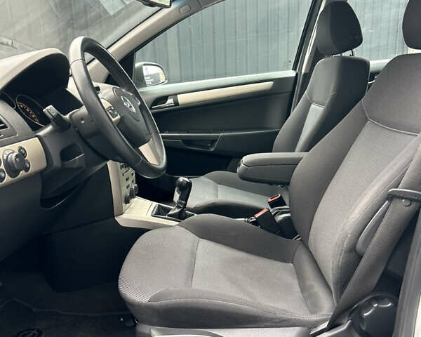 Сірий Опель Астра, об'ємом двигуна 1.6 л та пробігом 152 тис. км за 5999 $, фото 103 на Automoto.ua