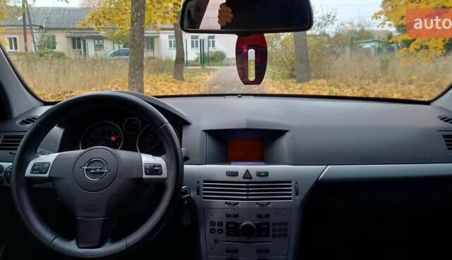 Опель Астра 2009 у Глухове на Automoto.ua Сірий Опель Астра, об'ємом двигуна 1.6 л та пробігом 255 тис. км за 5500 $, фото 3 на Automoto.ua