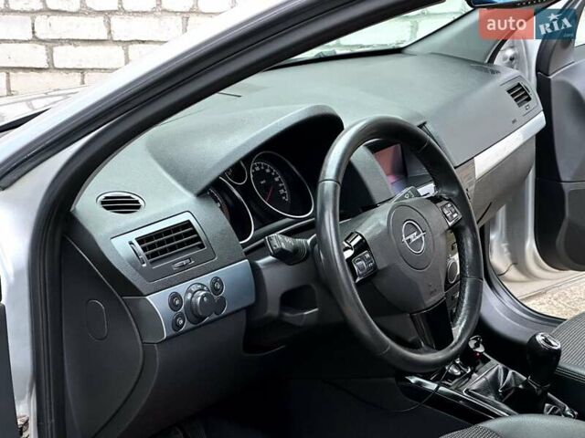 Опель Астра 2009 в Николаеве на Automoto.ua Серый Опель Астра, объемом двигателя 1.7 л и пробегом 304 тыс. км за 5950 $, фото 28 на Automoto.ua