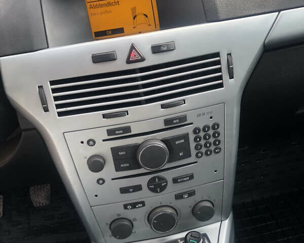 Серый Опель Астра, объемом двигателя 1.7 л и пробегом 199 тыс. км за 5700 $, фото 14 на Automoto.ua