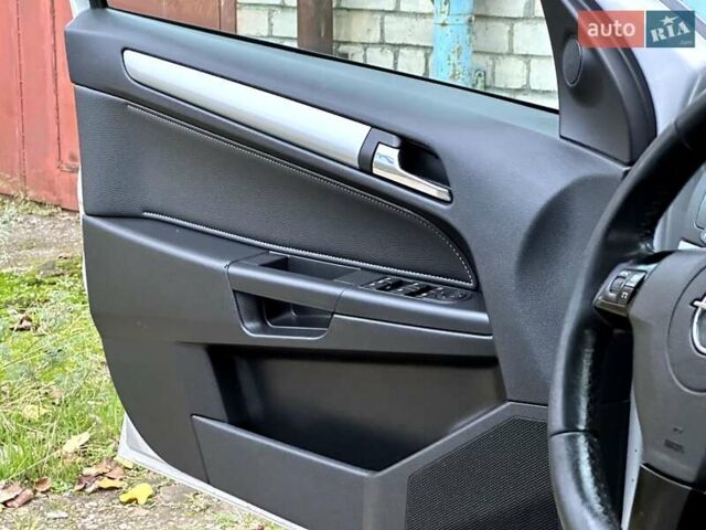 Опель Астра 2009 в Николаеве на Automoto.ua Серый Опель Астра, объемом двигателя 1.7 л и пробегом 304 тыс. км за 5950 $, фото 26 на Automoto.ua