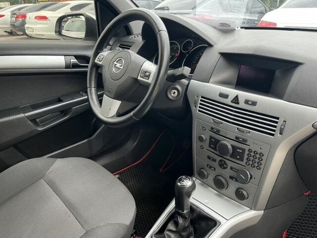 Серый Опель Астра, объемом двигателя 1.7 л и пробегом 254 тыс. км за 5900 $, фото 15 на Automoto.ua