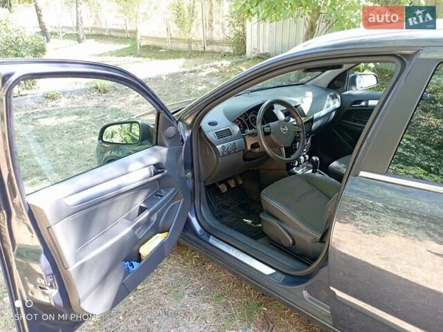Серый Опель Астра, объемом двигателя 1.6 л и пробегом 221 тыс. км за 5300 $, фото 18 на Automoto.ua