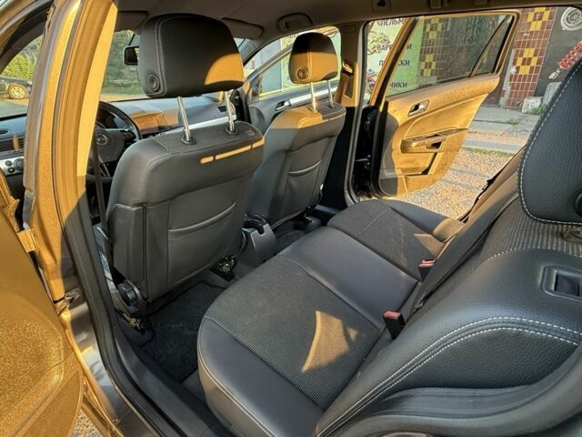 Серый Опель Астра, объемом двигателя 1.7 л и пробегом 271 тыс. км за 3550 $, фото 16 на Automoto.ua