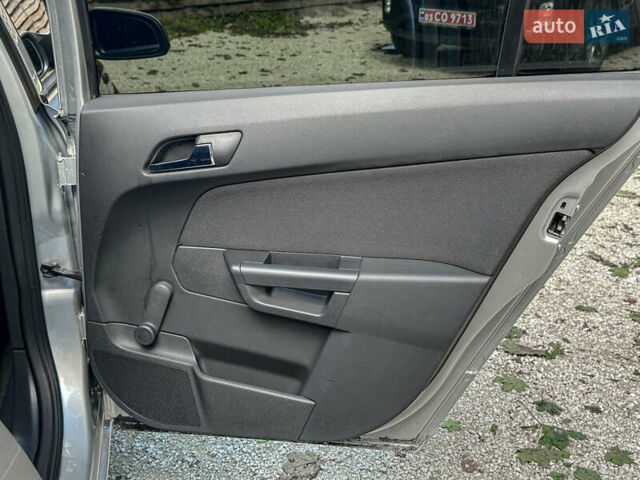 Серый Опель Астра, объемом двигателя 1.6 л и пробегом 210 тыс. км за 5500 $, фото 99 на Automoto.ua