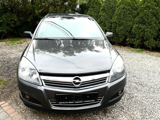 Серый Опель Астра, объемом двигателя 1.6 л и пробегом 240 тыс. км за 2100 $, фото 2 на Automoto.ua