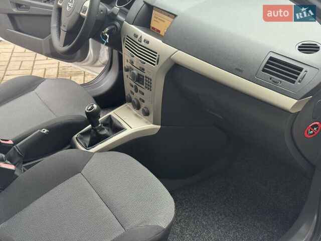 Серый Опель Астра, объемом двигателя 1.6 л и пробегом 237 тыс. км за 6300 $, фото 12 на Automoto.ua