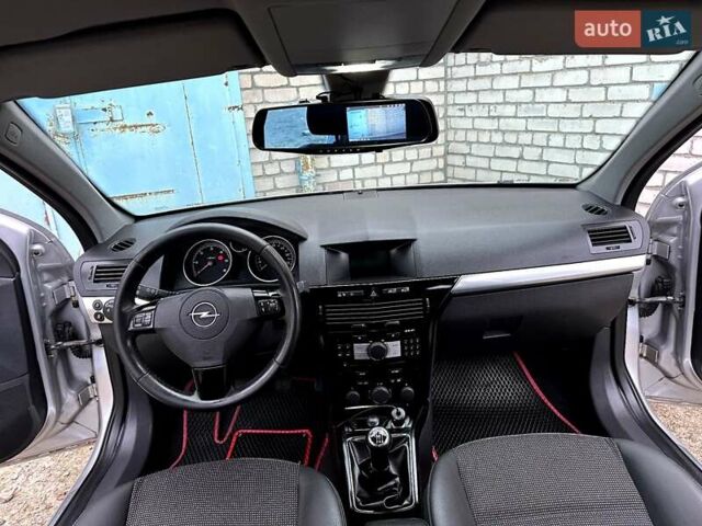Опель Астра 2009 в Николаеве на Automoto.ua Серый Опель Астра, объемом двигателя 1.7 л и пробегом 304 тыс. км за 5950 $, фото 30 на Automoto.ua