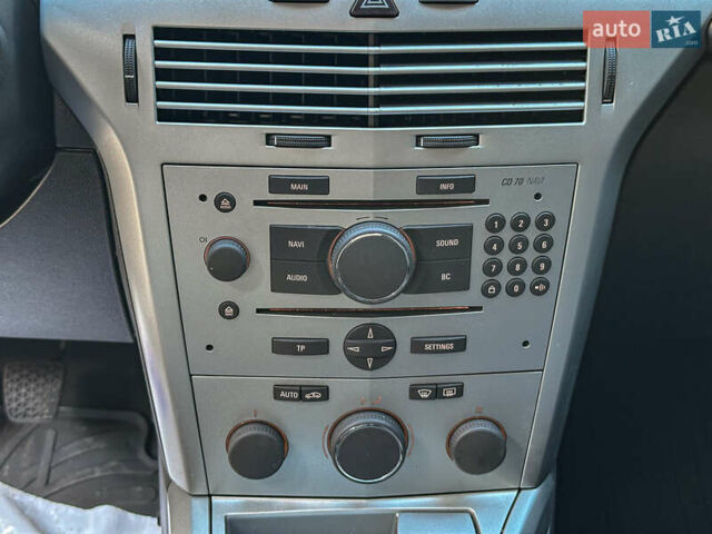 Серый Опель Астра, объемом двигателя 1.6 л и пробегом 210 тыс. км за 5500 $, фото 68 на Automoto.ua