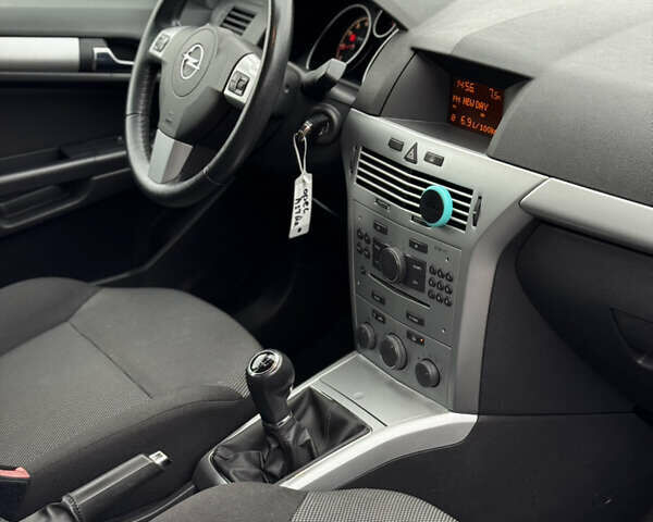 Серый Опель Астра, объемом двигателя 1.4 л и пробегом 199 тыс. км за 5350 $, фото 36 на Automoto.ua