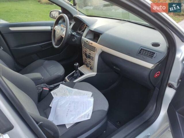 Серый Опель Астра, объемом двигателя 1.6 л и пробегом 240 тыс. км за 5550 $, фото 48 на Automoto.ua