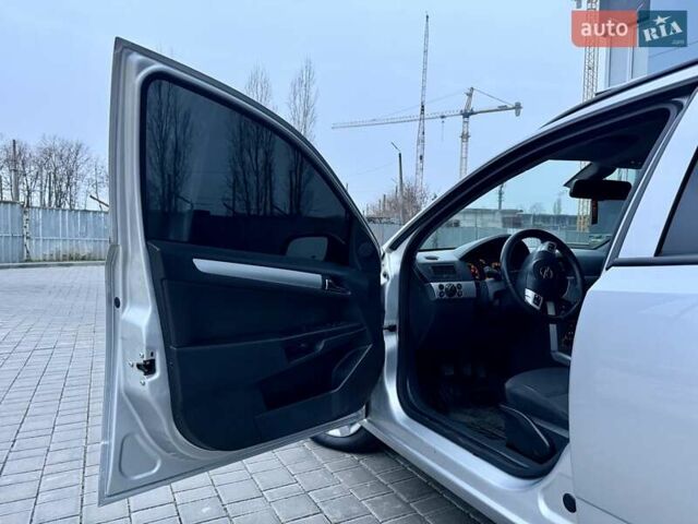 Серый Опель Астра, объемом двигателя 1.69 л и пробегом 252 тыс. км за 4999 $, фото 28 на Automoto.ua