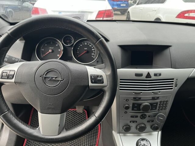 Серый Опель Астра, объемом двигателя 1.7 л и пробегом 254 тыс. км за 5900 $, фото 11 на Automoto.ua